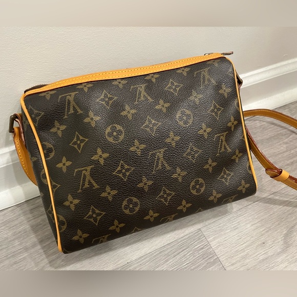 Louis Vuitton Tuileries Crossbody Monogram - Picture 3 of 17